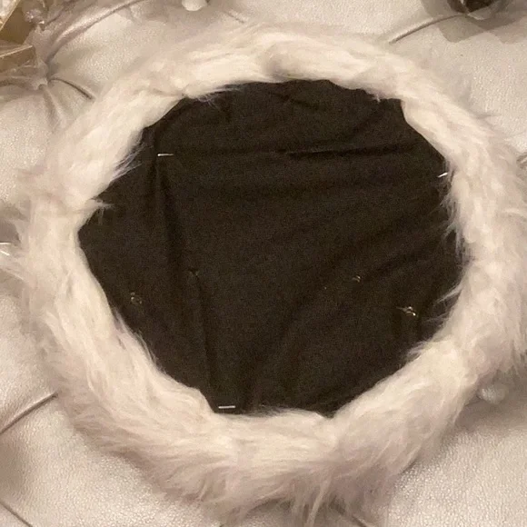 Bella Villa Living Faux Fur Foot Stool. NEW IN BOX - Picture 7 of 7